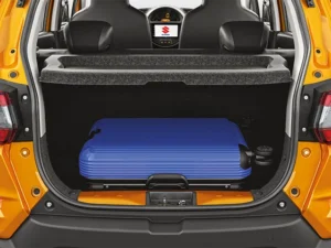 Interior mobil Suzuki S-Presso dengan dashboard modern, setir multifungsi, dan layar infotainment sentuh di bagian tengah.