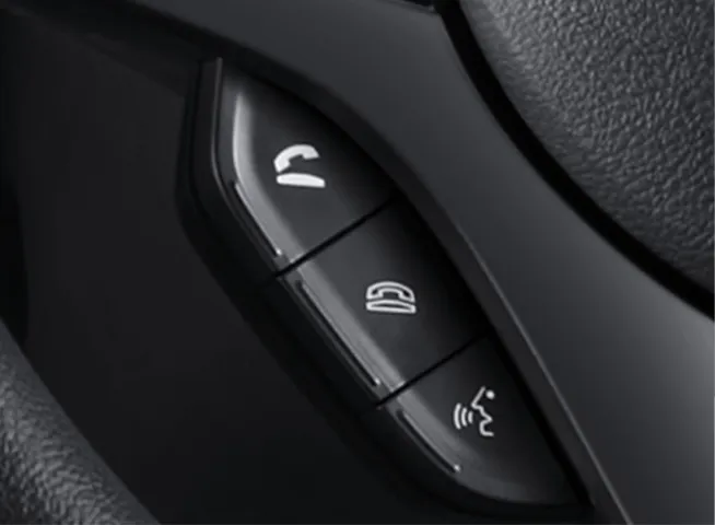 Interior Suzuki S-Presso, dasbor hitam minimalis, setir sporty, panel instrumen digital, dan jok kain abu-abu.