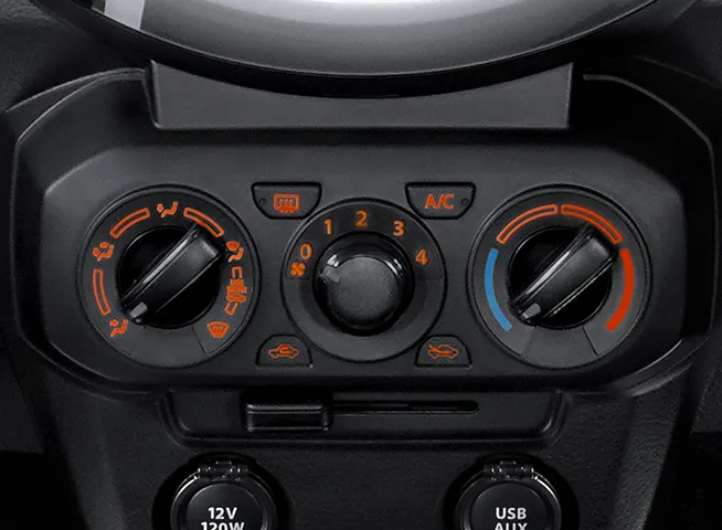 Dashboard dan kemudi Suzuki S-Presso dengan layar sentuh infotainment.