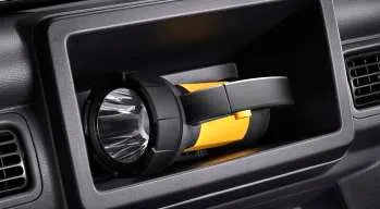 Interior kabin Suzuki Carry pick-up, menampilkan dashboard, setir, dan kursi berlapis kain yang fungsional.