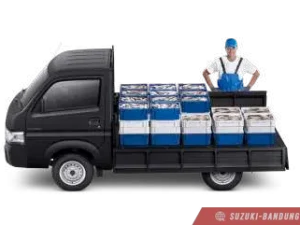 Suzuki Carry Pick Up model terbaru warna putih.